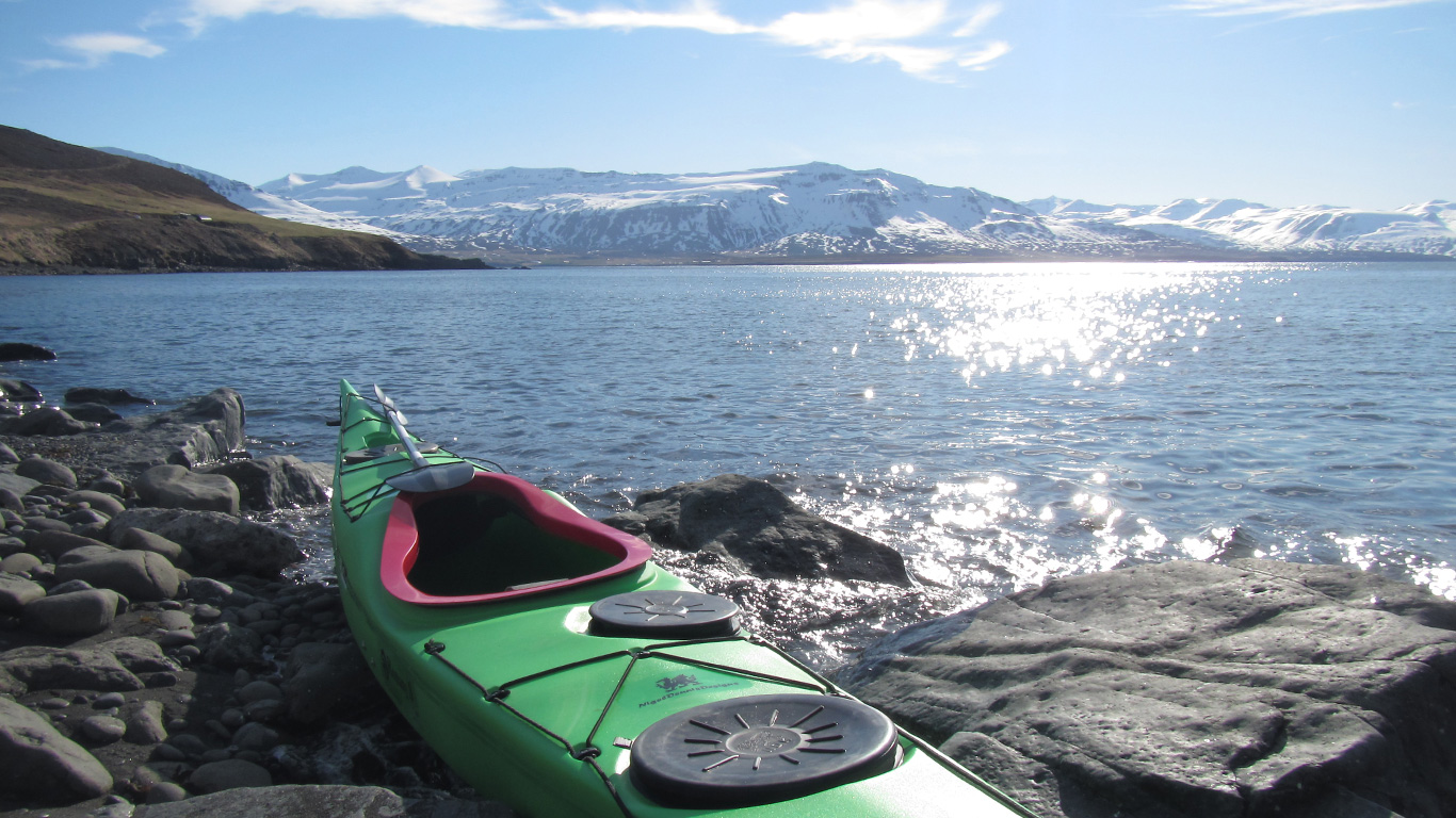 Kayak Around Þengilhöfði